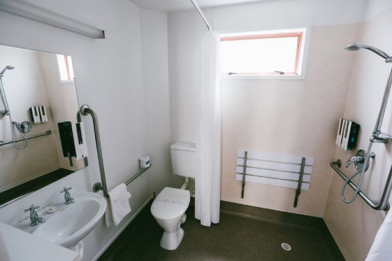 Accessible 1-Bedroom Unit bathroom